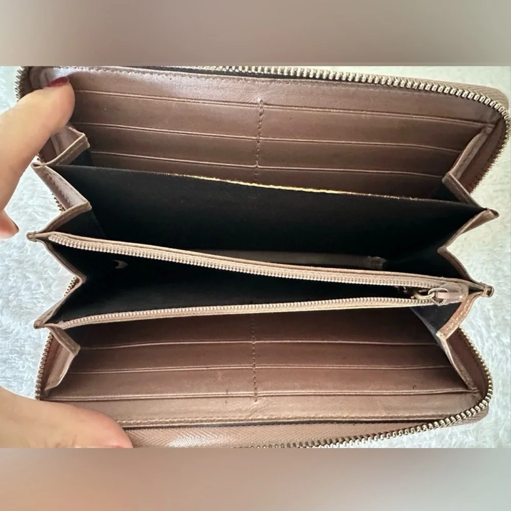 Gucci Shimmering Bronze Embossed Logo Wallet Pouch - Picture 3 of 4